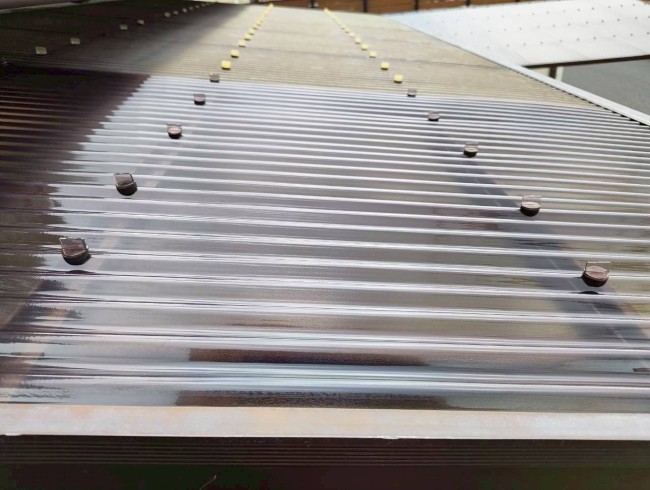 テラス波板屋根　一部張替え完了